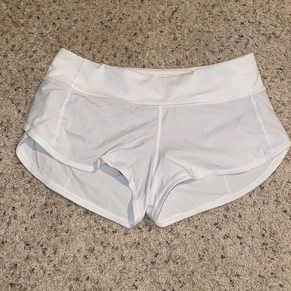 White Lulu Lemon Speed up 2.5 inseam shorts